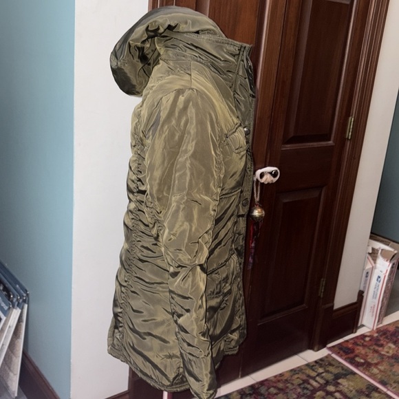 Madden girl  winter cold weather Coat hooded  zip and snap up  army green/ cream - Picture 8 of 16